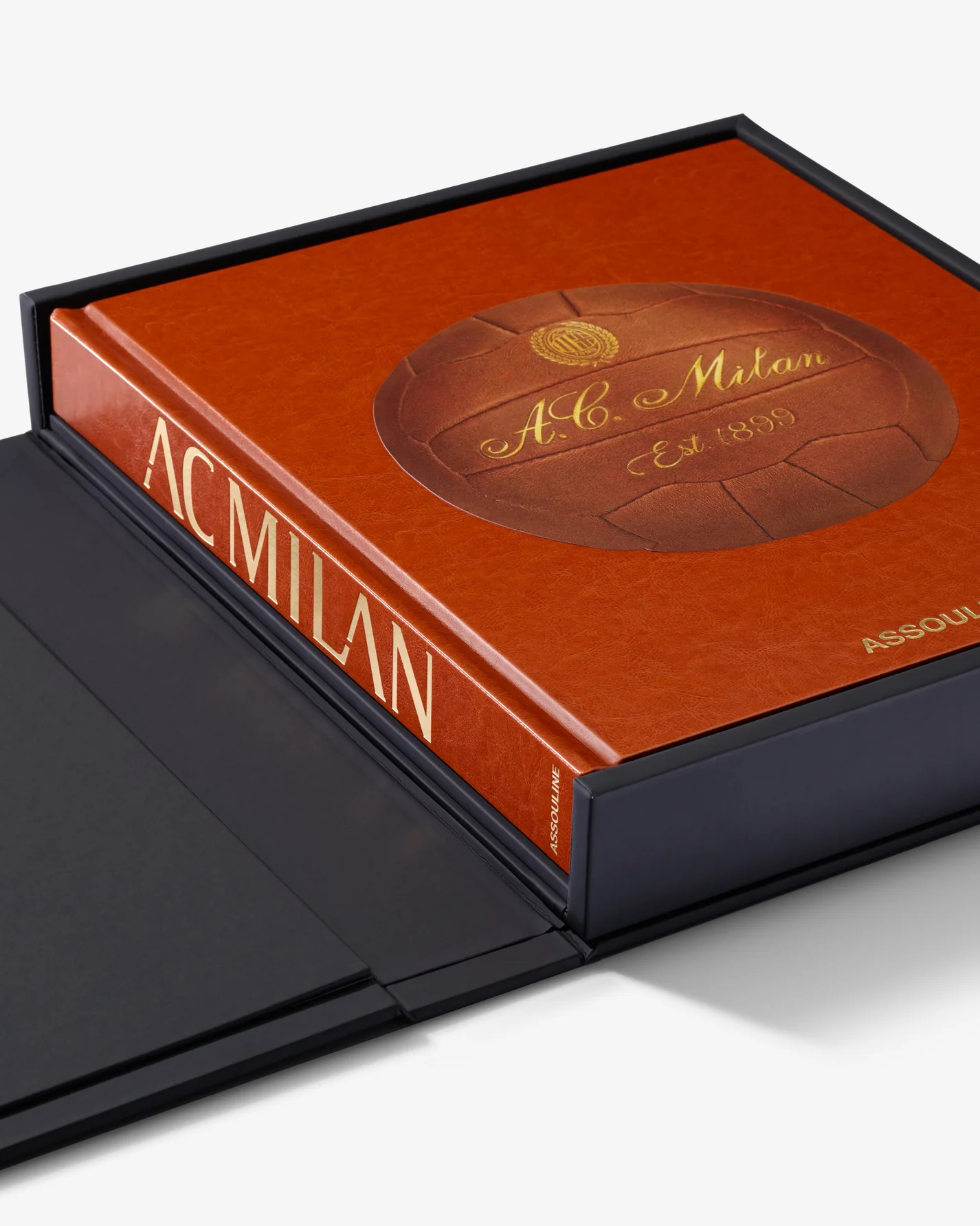 Livre design haut de gamme AC Milan (Ultimate) par Assouline, édition collector en cuir, disponible chez D-Style Interior.
