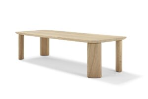 Mediterraneo table d’Amura Lab incarne l’élégance méditerranéenne à travers des formes douces et puissantes, alliant bois massif et design sculptural. Disponible chez D-Style Interior.