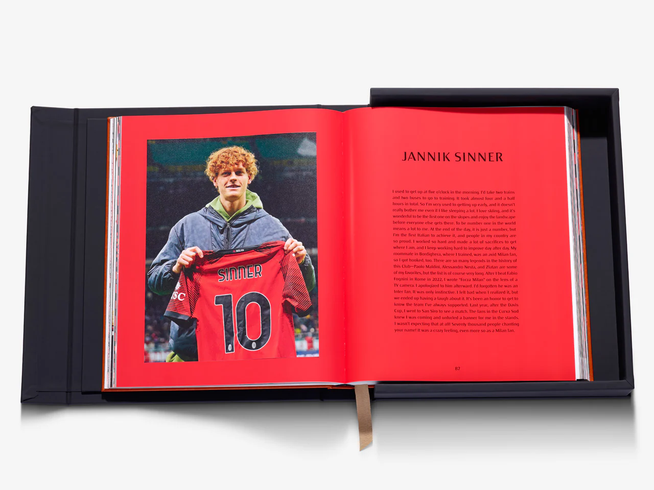 Livre design haut de gamme AC Milan (Ultimate) par Assouline, édition collector en cuir, disponible chez D-Style Interior.