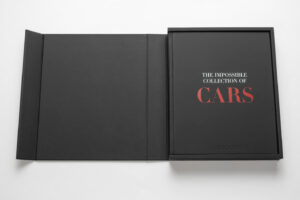 Livre design haut de gamme The Impossible Collection of Cars par Assouline, édition Ultimate sous écrin caoutchouc noir, disponible chez D-Style Interior.