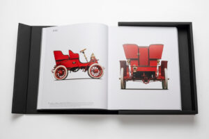 Livre design haut de gamme The Impossible Collection of Cars par Assouline, édition Ultimate sous écrin caoutchouc noir, disponible chez D-Style Interior.