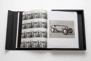 Livre design haut de gamme The Impossible Collection of Cars par Assouline, édition Ultimate sous écrin caoutchouc noir, disponible chez D-Style Interior.