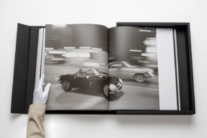 Livre design haut de gamme The Impossible Collection of Cars par Assouline, édition Ultimate sous écrin caoutchouc noir, disponible chez D-Style Interior.