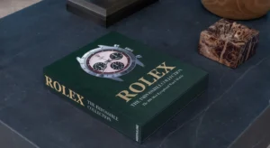 Livre design haut de gamme Rolex: The Impossible Collection par Assouline, édition Ultimate sous écrin cuir, disponible chez D-Style Interior.