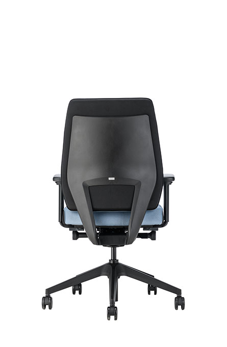 JOYCEis3 JC111, chaise de bureau ergonomique et élégante d’Interstuhl, conçue pour le confort, la flexibilité et la performance. Disponible chez D-Style Interior.