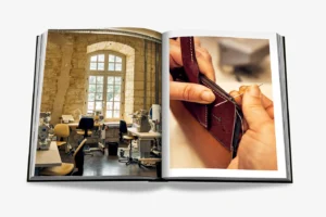 Livre design haut de gamme Louis Vuitton Manufactures par Assouline, édition Classics en couverture soie, disponible chez D-Style Interior.