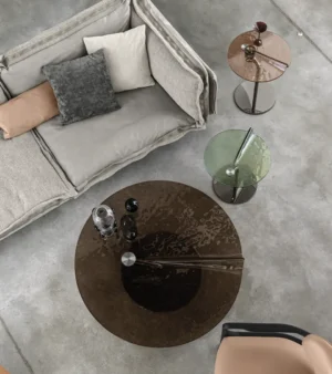 Table à manger design haut de gamme Maverick Arketipo par Studio Bigg, inspiration aérodynamique, disponible chez D-Style Interior.