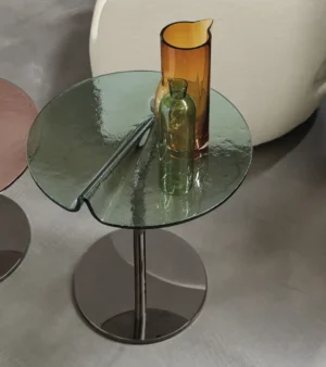Table à manger design haut de gamme Maverick Arketipo par Studio Bigg, inspiration aérodynamique, disponible chez D-Style Interior.