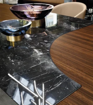 Table à manger design haut de gamme Millennium par Arketipo, plateau marbre avec pieds bois et métal, disponible chez D-Style Interior