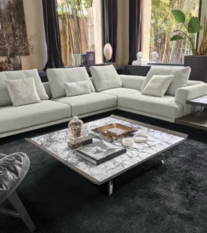 Table à manger design haut de gamme Moon Invaders Arketipo par Gino Carollo, en marbre, cuir et métal, disponible chez D-Style Interior.