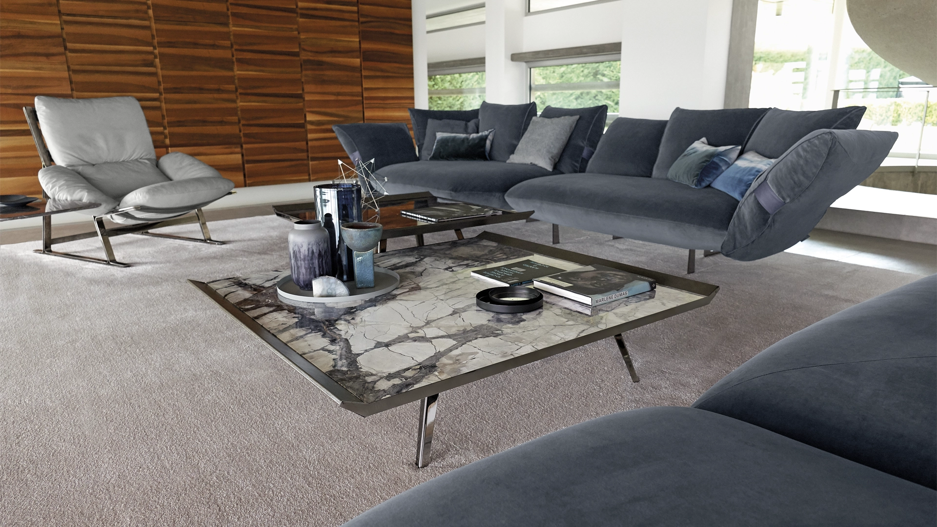 Table à manger design haut de gamme Moon Invaders Arketipo par Gino Carollo, en marbre, cuir et métal, disponible chez D-Style Interior.