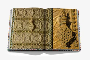 Livre design haut de gamme Moroccan Decorative Arts par Assouline, édition Legends sous étui lin, disponible chez D-Style Interior.