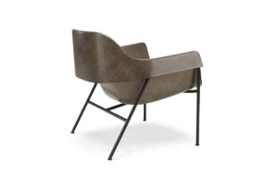 Fauteuil lounge NIL par Amura Lab, en fibre de lin et métal, alliance subtile de légèreté, confort et élégance contemporaine. Disponible chez D-Style Interior.