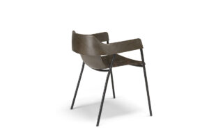 Fauteuil lounge NIL par Amura Lab, en fibre de lin et métal, alliance subtile de légèreté, confort et élégance contemporaine. Disponible chez D-Style Interior.