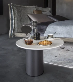 Petra – Table d’appoint design en marbre et métal Arketipo