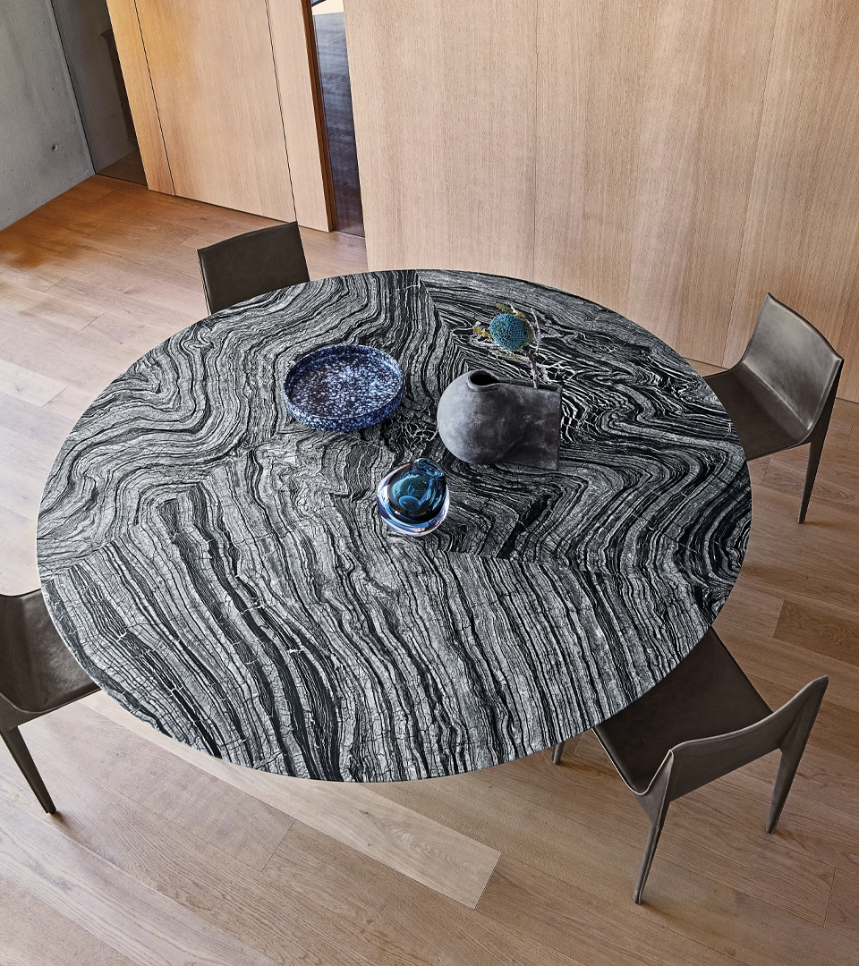 Table à manger design haut de gamme Prince par Arketipo, design sculptural de Giuseppe Viganò, disponible chez D-Style Interior