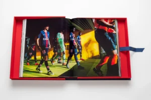 Livre design haut de gamme Paris Saint-Germain par Assouline, photographié par Julien Scussel, disponible chez D-Style Interior.