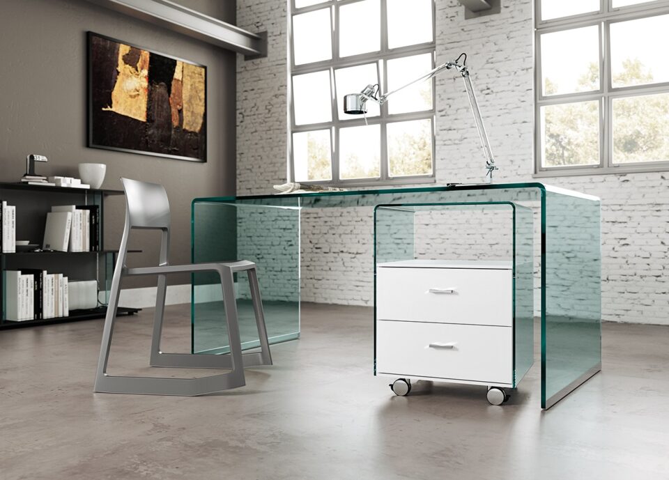 Rialto Cassettiera | Meuble à tiroirs FIAM Italia en verre cintré transparent 8 mm avec structure bois laqué blanc et poignées chromées, disponible chez D-Style Interior