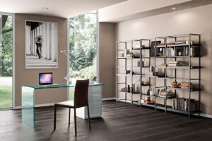 Rialto L | Bureau design FIAM Italia en verre cintré 15 mm avec tiroirs en bois laqué ou cuir, disponible sur mesure chez D-Style Interior