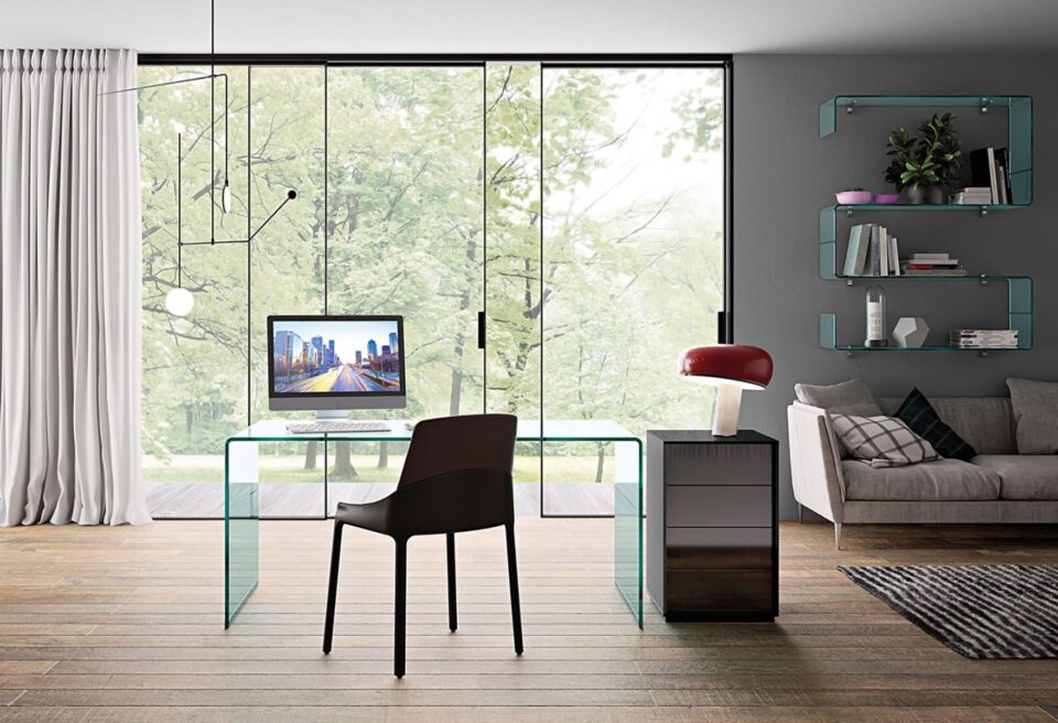 Rialto Scrivania | Bureau design en verre FIAM Italia, verre cintré 15 mm avec détails en aluminium brillanté, disponible chez D-Style Interior