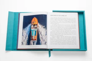 Livre design haut de gamme Riva Aquarama par Assouline, édition Ultimate sous écrin caoutchouc, disponible chez D-Style Interior.