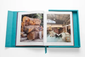 Livre design haut de gamme Riva Aquarama par Assouline, édition Ultimate sous écrin caoutchouc, disponible chez D-Style Interior.