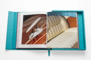 Livre design haut de gamme Riva Aquarama par Assouline, édition Ultimate sous écrin caoutchouc, disponible chez D-Style Interior.