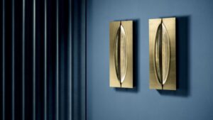 Applique murale TERRA APPLIQUE en verre extra-clair finition feuille d’or avec structure en laiton et LED intégrée par Reflex Angelo, disponible chez D-Style Interior
