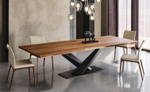 Stratos Wood table design haut de gamme en bois massif par Cattelan Italia, avec base en acier et finitions élégantes. Disponible chez D-Style Interior.