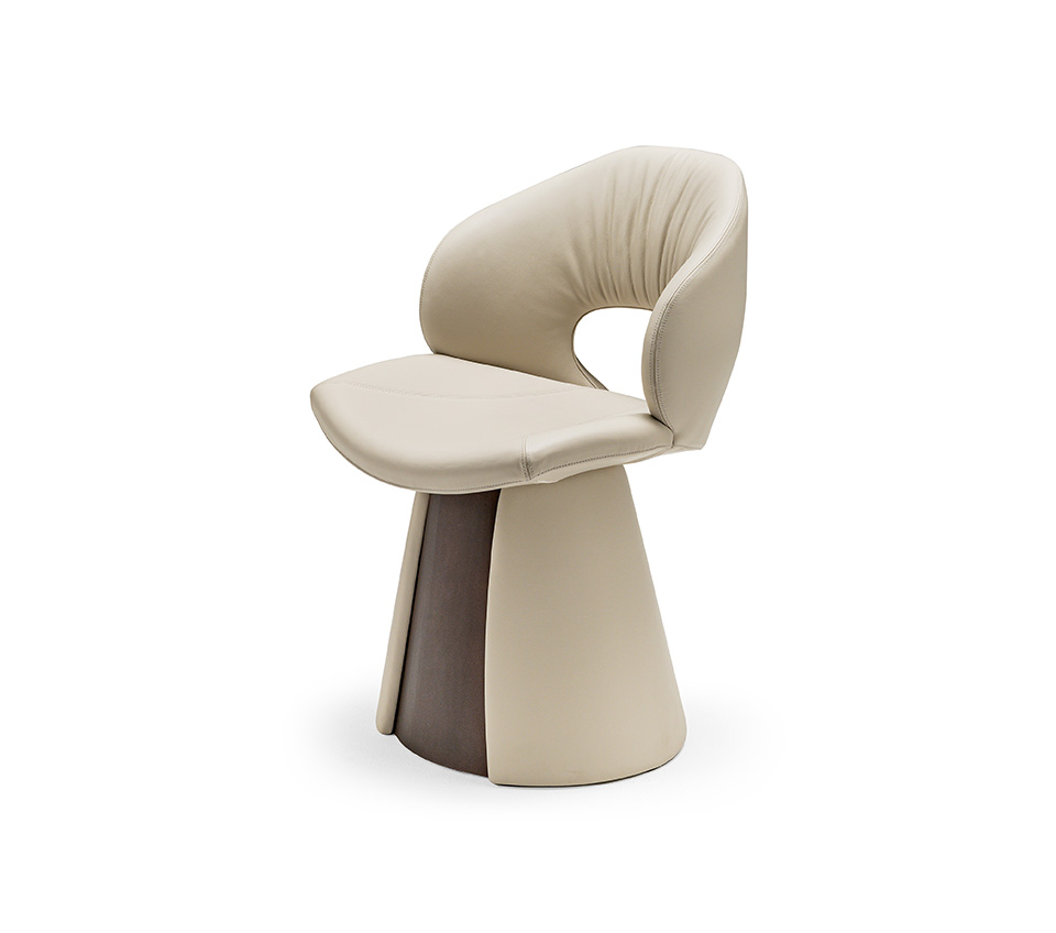 Dafne Chaise design de Cattelan Italia, au dossier ajouré et base conique raffinée, alliant élégance sculpturale et confort haut de gamme. Disponible chez D-Style Interior.