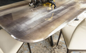 Planer Crystalart de Cattelan Italia, une table design haut de gamme en verre décoratif et acier laqué, alliant élégance, modernité et savoir-faire italien.