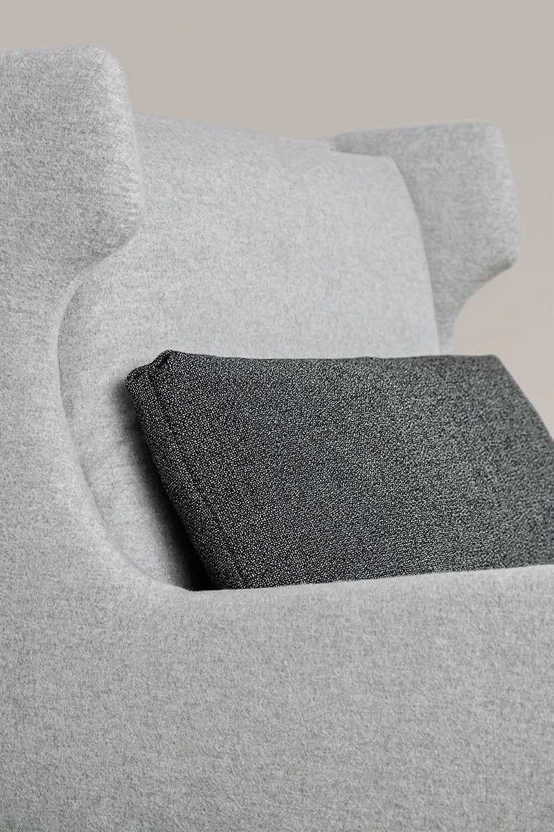 Alice fauteuil d’Amura Lab allie élégance contemporaine, confort raffiné et design italien intemporel. Disponible chez D-Style Interior.