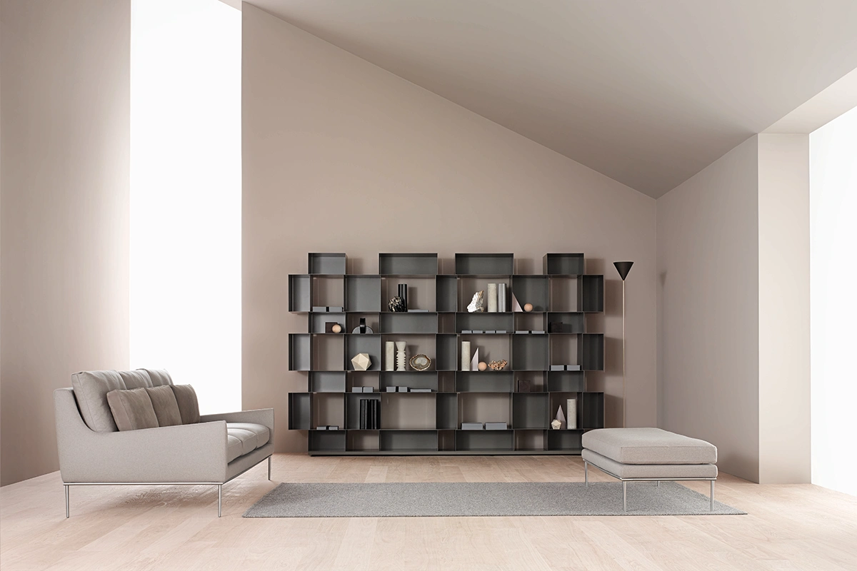 Alice canapé d’Amura Lab associe design raffiné, lignes aériennes et confort exceptionnel pour un intérieur élégant et intemporel. Disponible chez D-Style Interior.