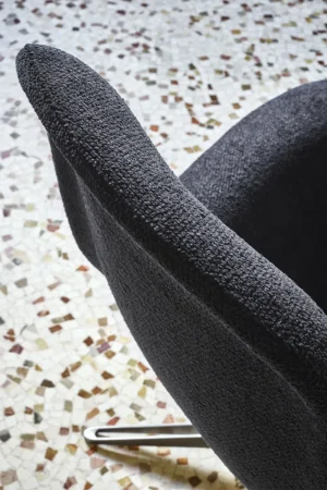 Medea fauteuil design haut de gamme par Amura Lab allie formes sculpturales, confort enveloppant et élégance italienne. Disponible chez D-Style Interior.