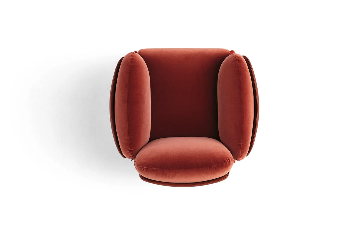 Brooklyn fauteuil par Amura Lab allie design contemporain, confort enveloppant et élégance italienne. Disponible chez D-Style Interior.