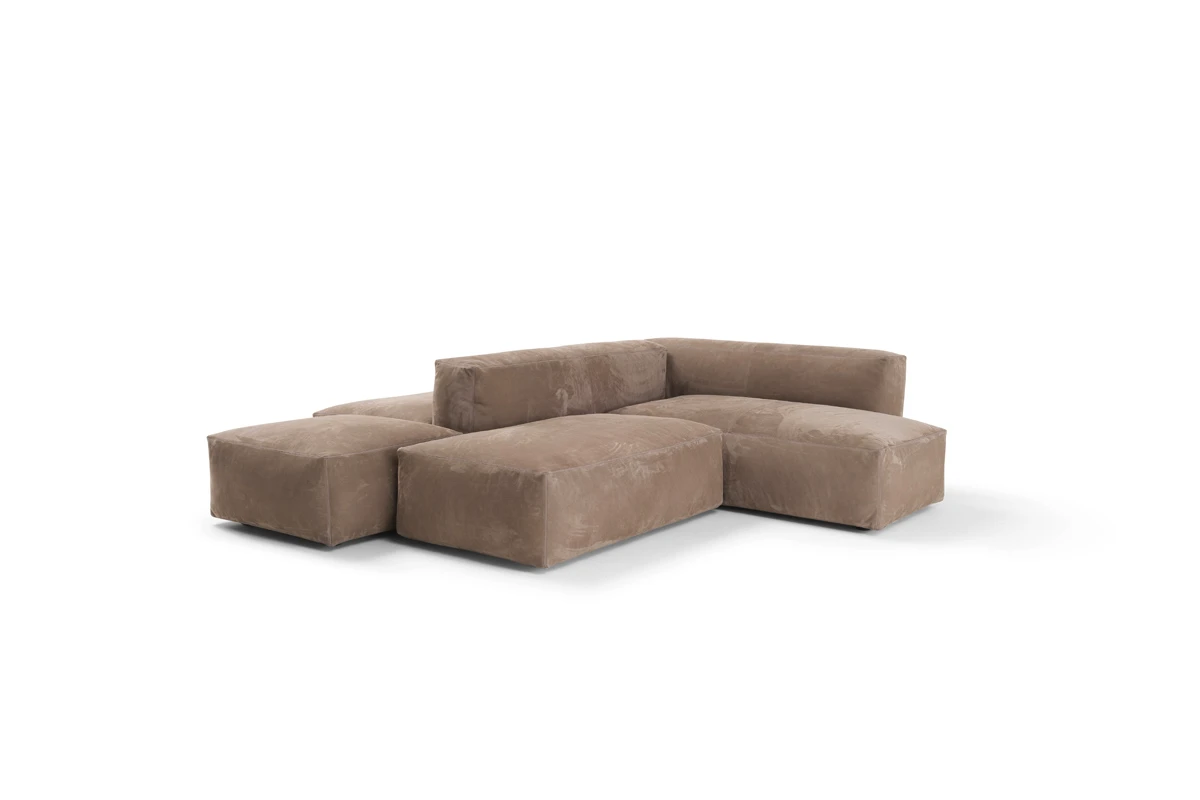 Davis Modulare canapé  d’Amura Lab conjugue design modulable, confort luxueux et élégance italienne intemporelle. Disponible chez D-Style Interior.