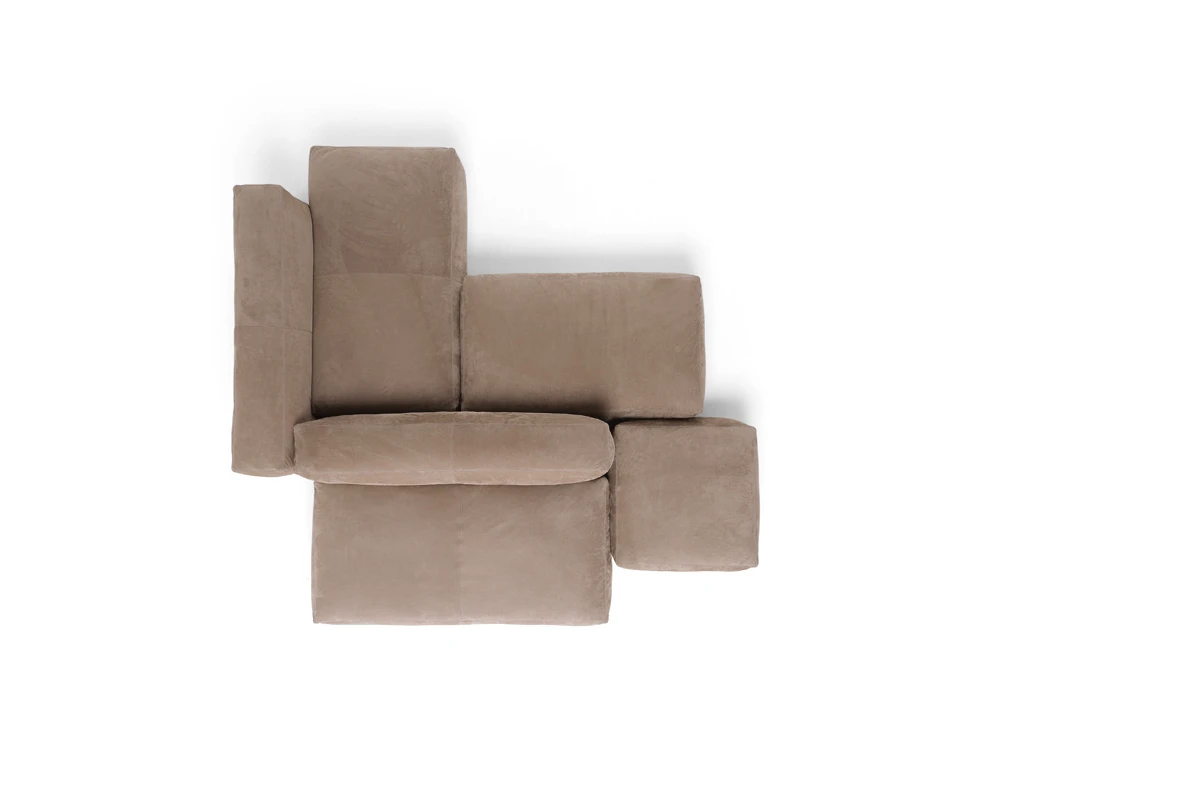 Davis Modulare canapé  d’Amura Lab conjugue design modulable, confort luxueux et élégance italienne intemporelle. Disponible chez D-Style Interior.