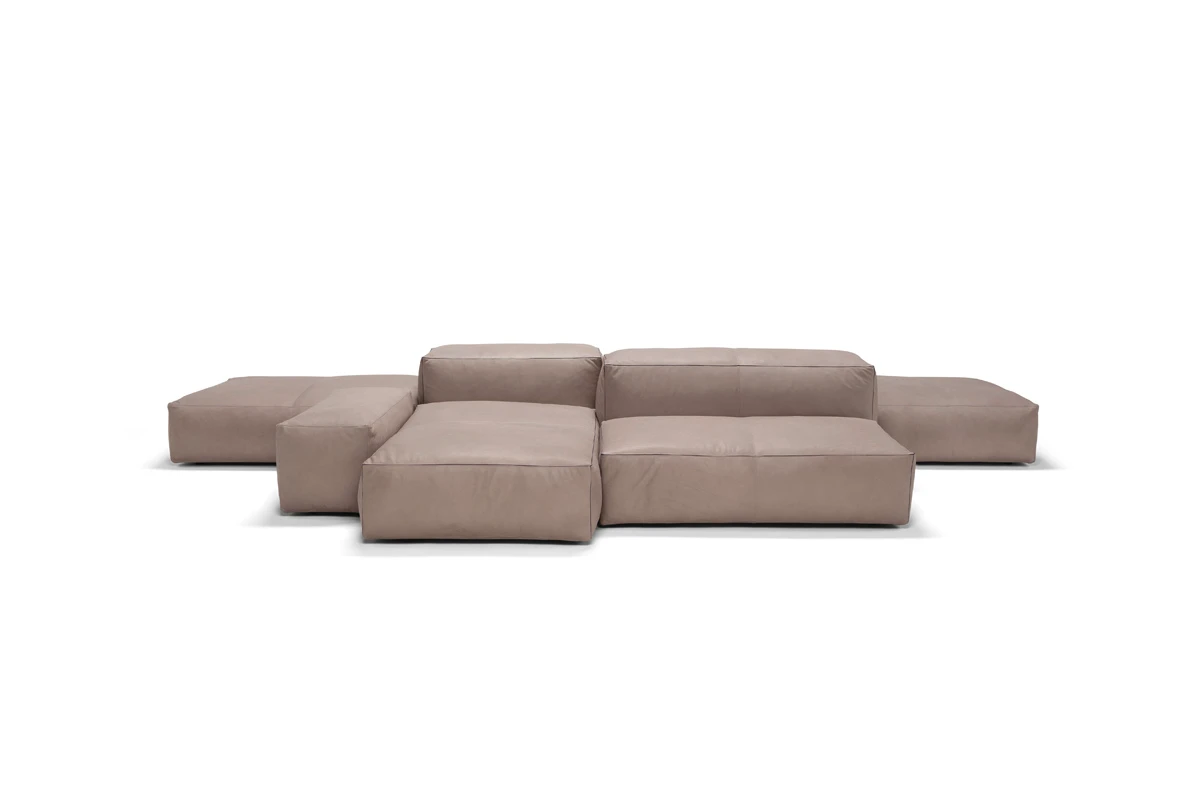 Davis Modulare canapé  d’Amura Lab conjugue design modulable, confort luxueux et élégance italienne intemporelle. Disponible chez D-Style Interior.