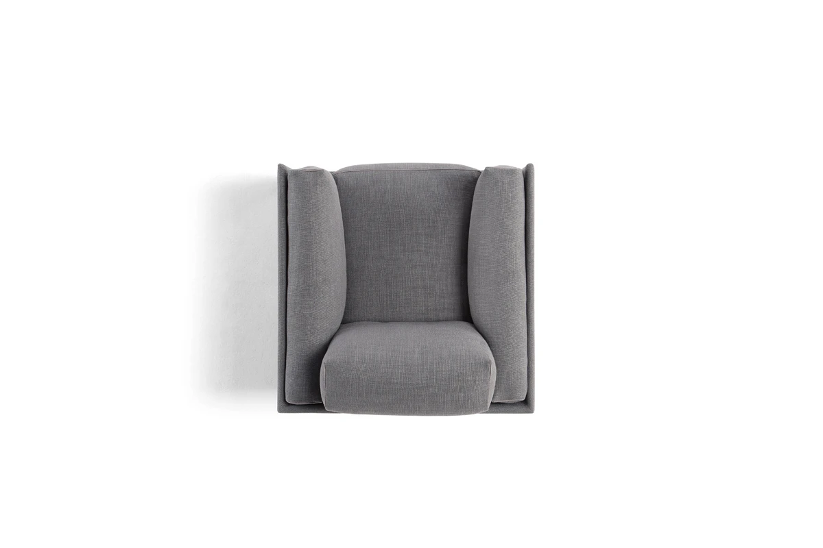 Giorgio fauteuil d’Amura Lab marie structure moderne et confort absolu dans une élégance italienne intemporelle. Disponible chez D-Style Interior.