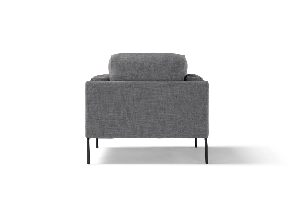 Giorgio fauteuil d’Amura Lab marie structure moderne et confort absolu dans une élégance italienne intemporelle. Disponible chez D-Style Interior.