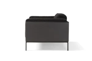 Giorgio fauteuil d’Amura Lab marie structure moderne et confort absolu dans une élégance italienne intemporelle. Disponible chez D-Style Interior.