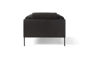 Giorgio fauteuil d’Amura Lab marie structure moderne et confort absolu dans une élégance italienne intemporelle. Disponible chez D-Style Interior.