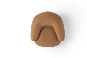 Isola fauteuil d’Amura Lab, signé Lucy Kurrein, combine douceur, confort et design italien raffiné dans une silhouette contemporaine. Disponible chez D-Style Interior.