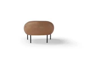 Isola fauteuil d’Amura Lab, signé Lucy Kurrein, combine douceur, confort et design italien raffiné dans une silhouette contemporaine. Disponible chez D-Style Interior.