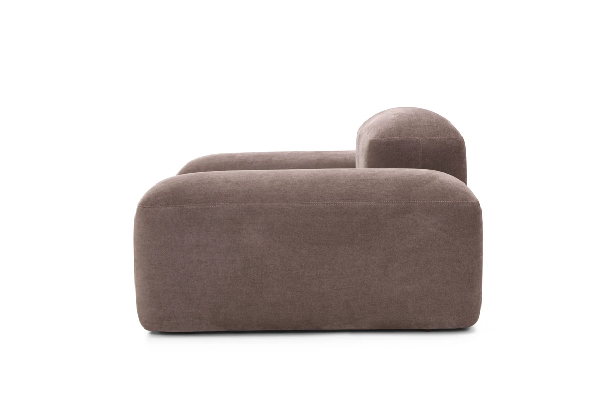 Lapis fauteuil d’Amura Lab allie formes organiques, confort absolu et design italien raffiné. Disponible chez D-Style Interior.