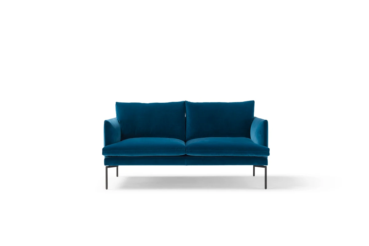 Mavis Canapé design haut de gamme signé Amura Lab, alliant lignes nettes, confort enveloppant et structure métallique élégante. Disponible chez D-Style Interior.