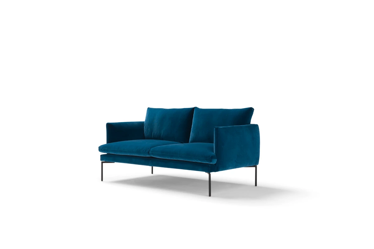 Mavis Canapé design haut de gamme signé Amura Lab, alliant lignes nettes, confort enveloppant et structure métallique élégante. Disponible chez D-Style Interior.