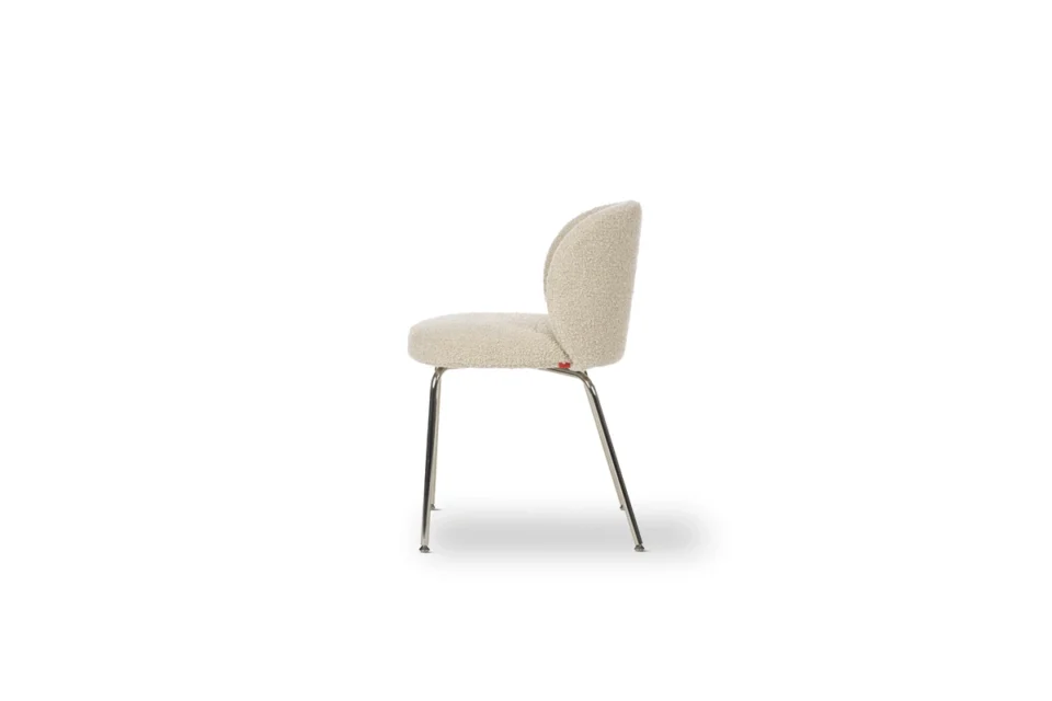 Chaise design haut de gamme Monnalisa d’Amura Lab inspirée par la Renaissance italienne, disponible chez D-Style Interior.