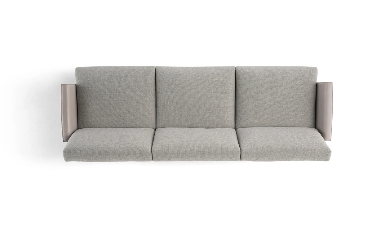 New Link Canapé design haut de gamme par Amura Lab mariant formes douces et structure métallique angulaire pour une élégance contemporaine. Disponible chez D-Style Interior.