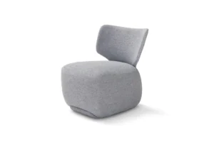 Noa fauteuil d’Amura Lab combine lignes organiques et confort absolu dans une interprétation poétique du design italien. Disponible chez D-Style Interior.